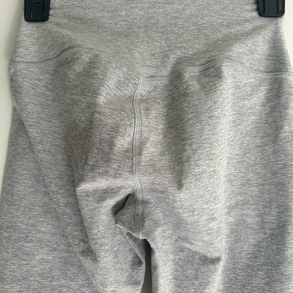 ALO Yoga Women's Gray Leggings - Picture 2 of 7